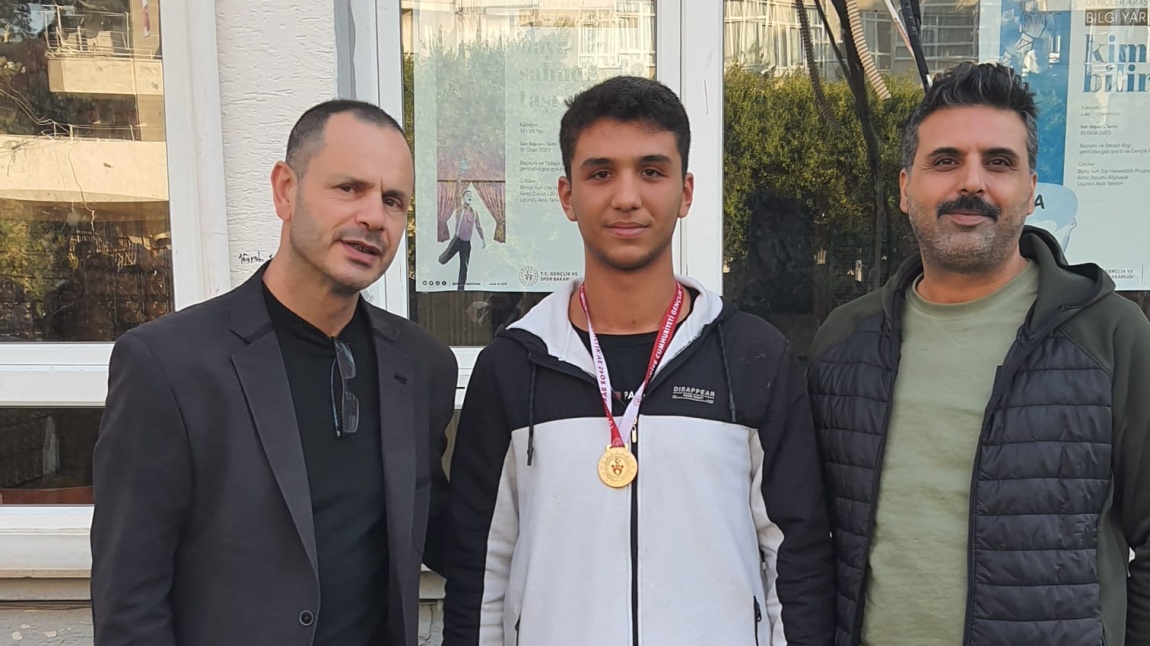 Öğrencimiz Muhammet SALIM Adana'da düzenlenen halter yarışmasında il birincisi olmuştur.